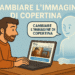 Uomo chiede aiuto a ChatGPT per cambiare immagine di copertina del blog su laptop.